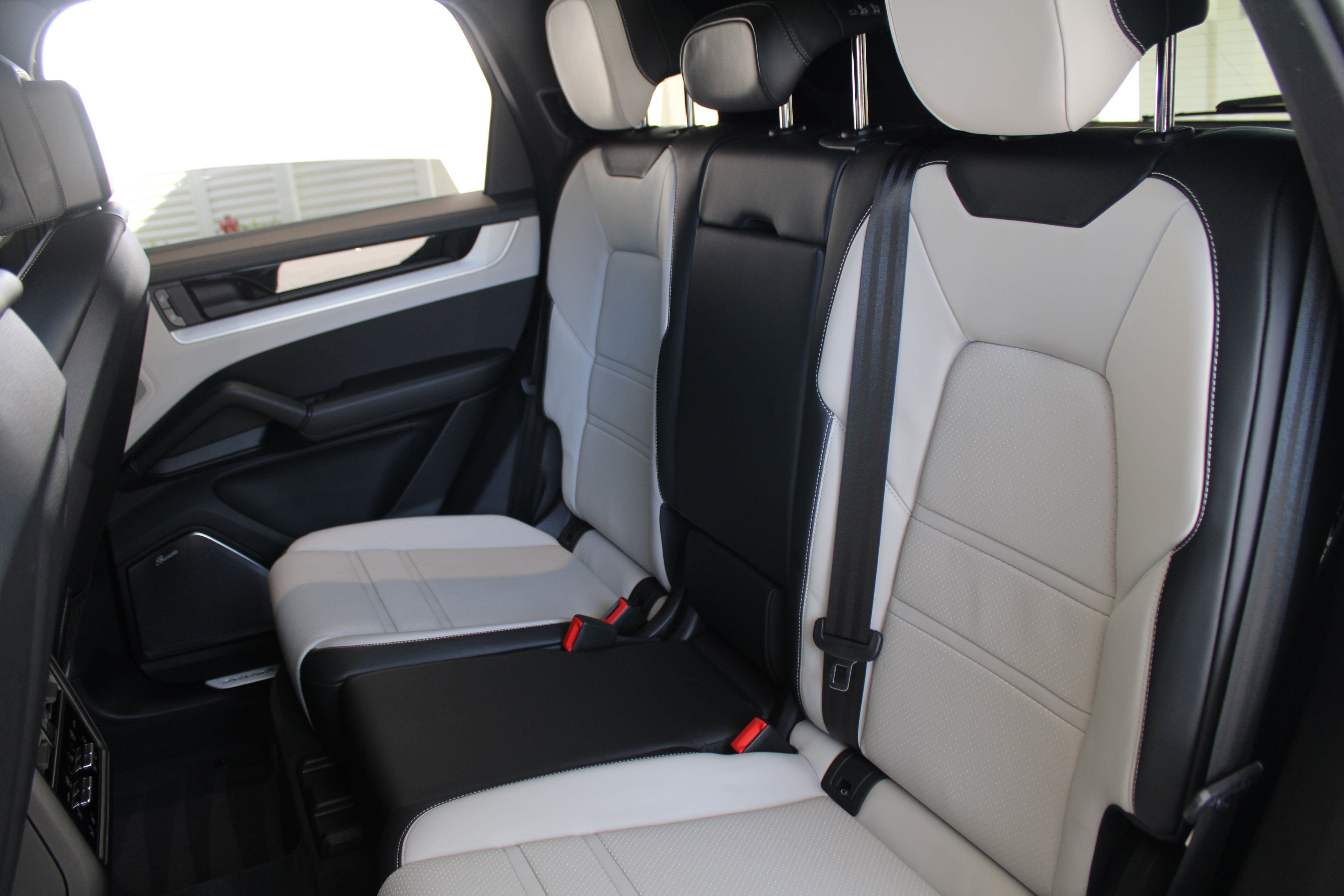 Certified 2025 Porsche Cayenne S AWD/4WD image 27