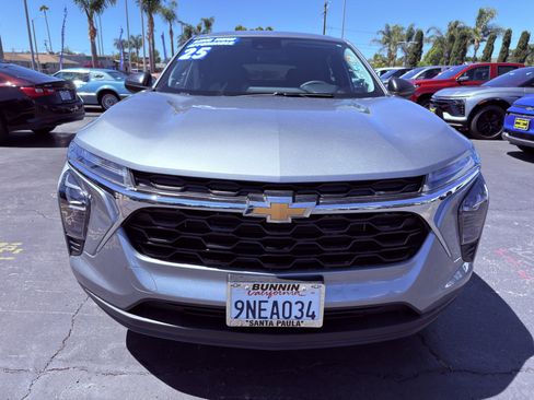 Used 2025 Chevrolet Trax LS image 37