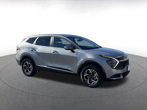 Used 2024 Kia Sportage LX image 2