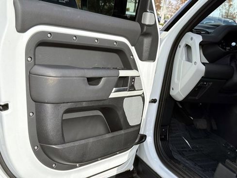 Used 2024 Land Rover Defender 130 X-Dynamic SE image 16