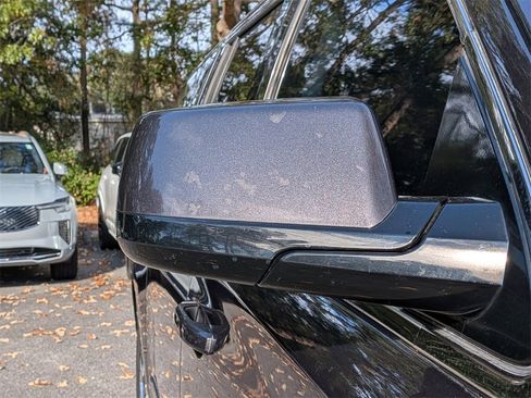 Used 2017 GMC Yukon XL SLT w/ Open Road Package image 11