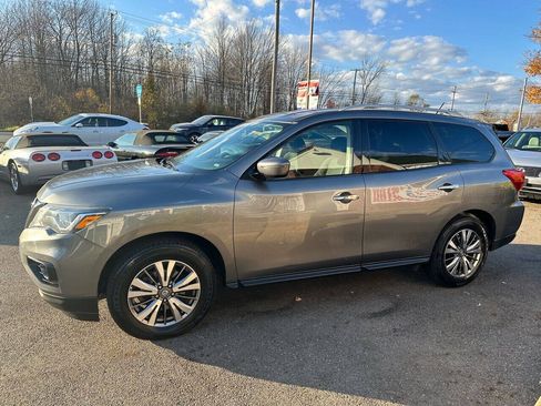 Used 2018 Nissan Pathfinder SV AWD/4WD image 3