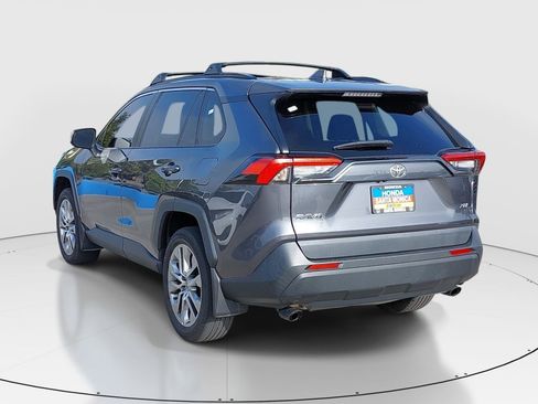 Used 2022 Toyota RAV4 XLE Premium image 7