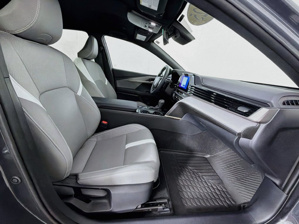 Used 2025 Toyota Camry SE FWD image 30