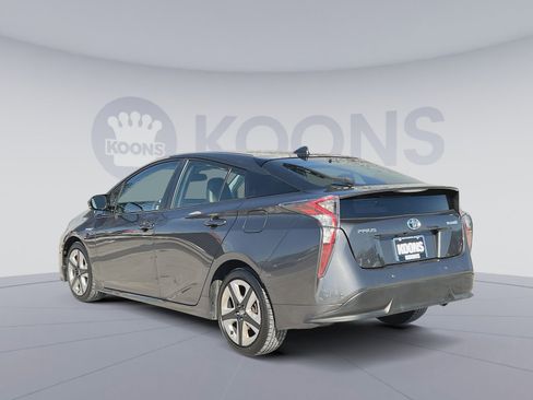 Used 2017 Toyota Prius Four Touring image 4