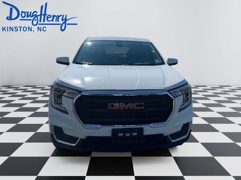 Used 2024 GMC Terrain SLE FWD image 8