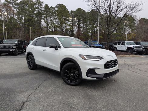 Used 2023 Honda HR-V Sport image 3