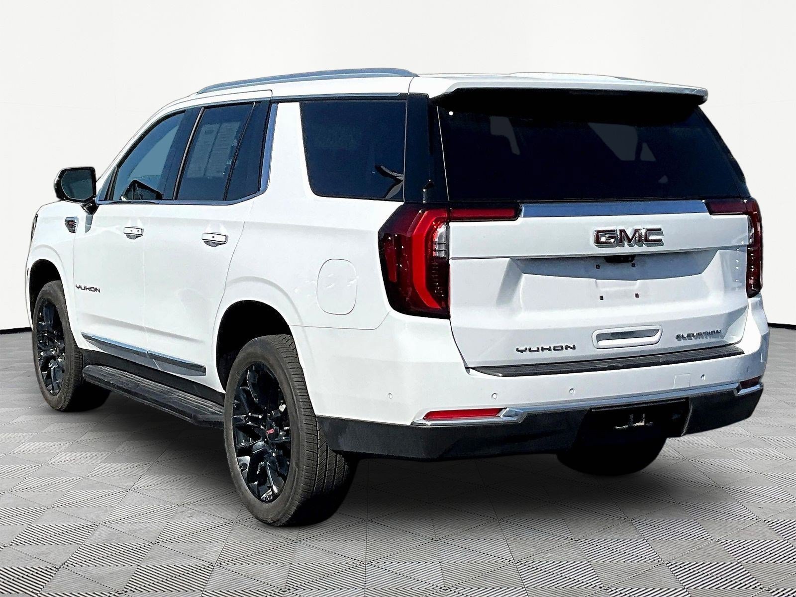 Used 2026 GMC Yukon Elevation w/ Elevation Premium Package AWD/4WD image 4