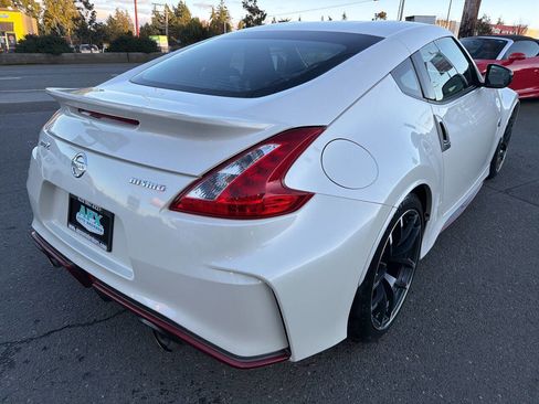 Used 2017 Nissan 370Z NISMO image 8