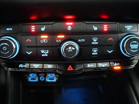 Used 2022 Dodge Durango GT AWD/4WD image 32