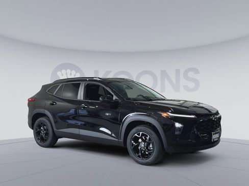 New 2026 Chevrolet Trax LT FWD image 2
