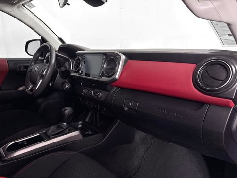 Certified 2022 Toyota Tacoma SR5 image 35