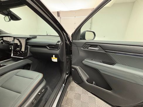 New 2025 GMC Acadia AT4 image 33