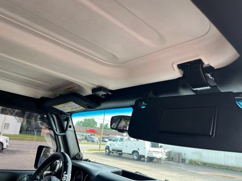 Used 2013 Jeep Wrangler Unlimited Sahara w/ Connectivity Group AWD/4WD image 13