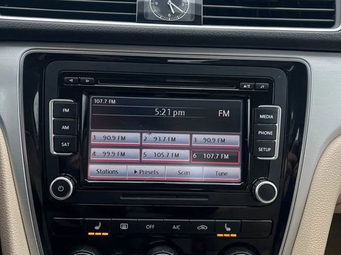 Used 2013 Volkswagen Passat 2.5 SE image 18