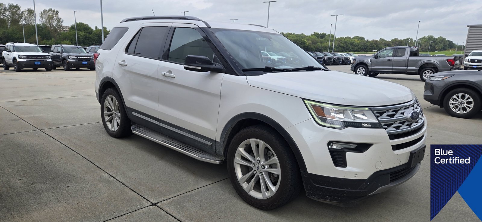 Used 2018 Ford Explorer XLT w/ Equipment Group 202A AWD/4WD image 3