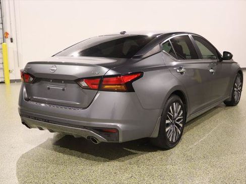Used 2023 Nissan Altima 2.5 SV w/ SV Premium Package FWD image 10