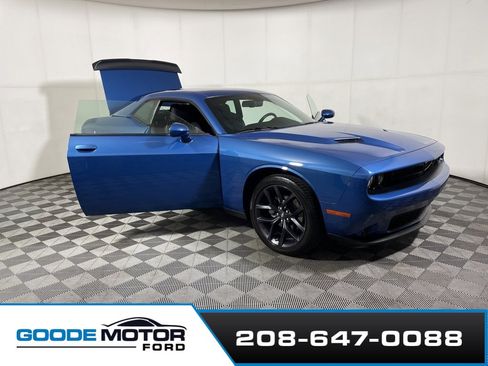 Used 2023 Dodge Challenger SXT w/ Blacktop Package image 9