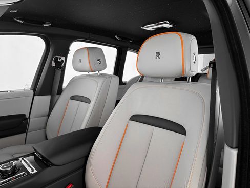 New 2026 Rolls-Royce Cullinan Black Badge image 17