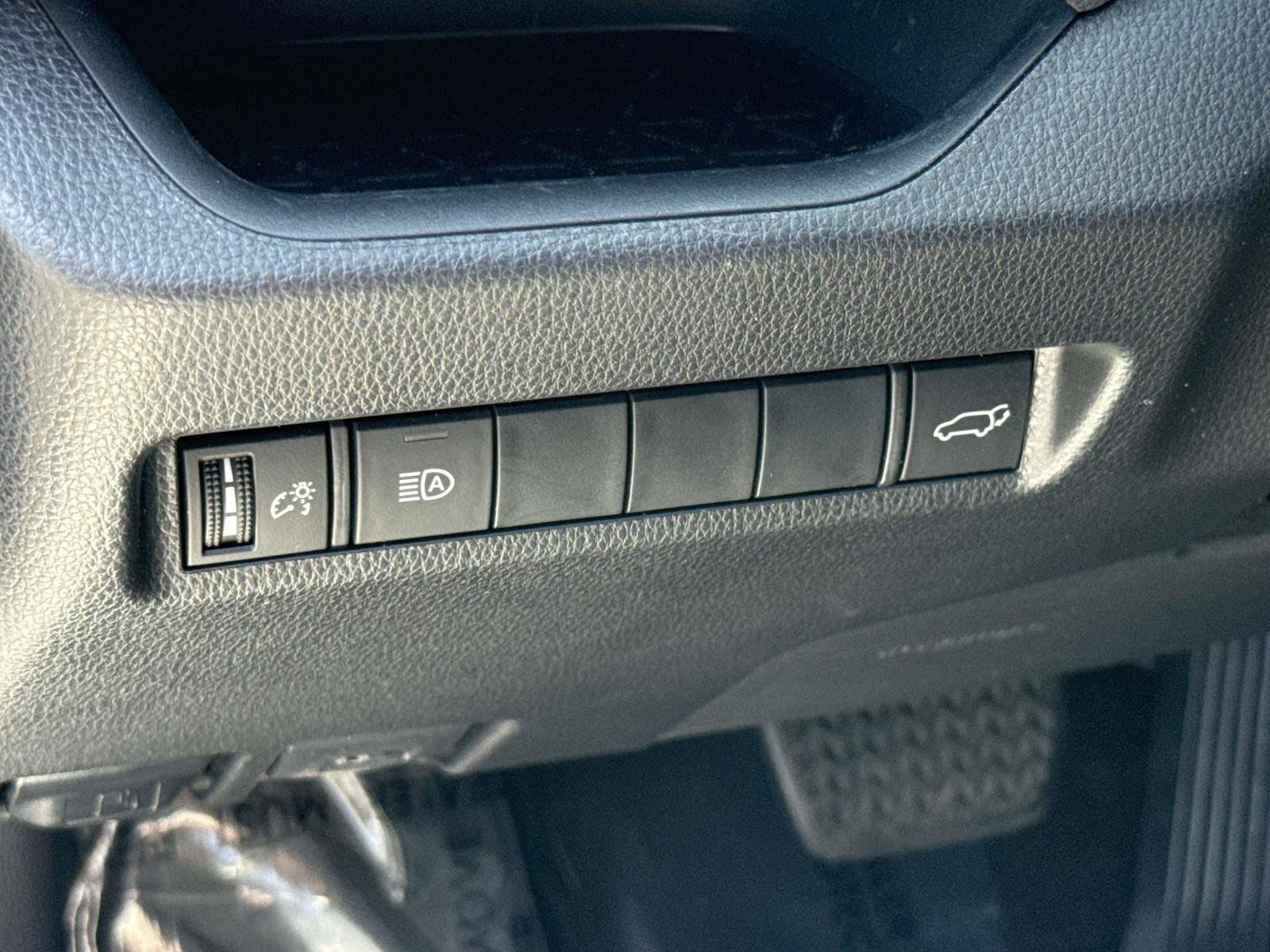 Used 2019 Toyota RAV4 XLE Premium w/ All Weather Liner Package FWD image 27