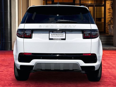 Used 2025 Land Rover Discovery Sport S image 4