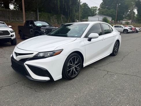 Used 2024 Toyota Camry SE FWD image 8