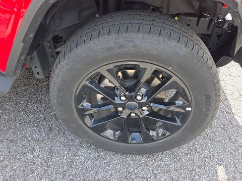 Used 2025 Jeep Wrangler Unlimited Sahara AWD/4WD image 16