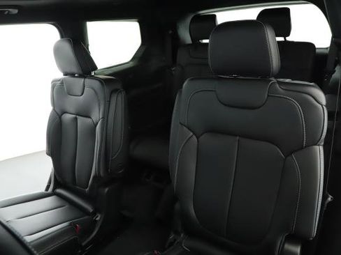 New 2025 Jeep Grand Cherokee L Limited w/ Black Appearance Package image 7