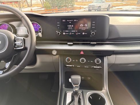 Used 2024 Kia Carnival LX image 22