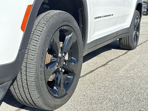 Used 2023 Jeep Grand Cherokee Altitude image 18