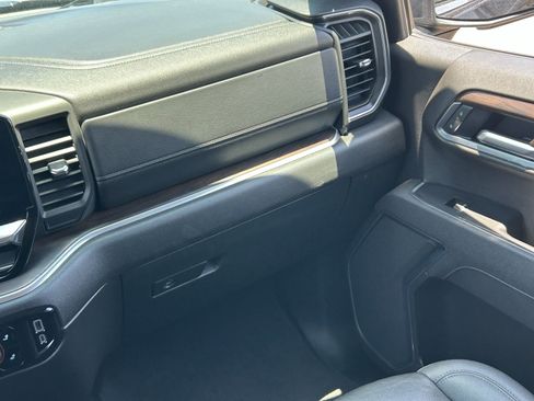 Certified 2025 GMC Sierra 1500 SLT AWD/4WD image 17