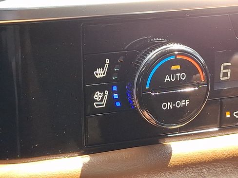 Used 2023 Nissan Pathfinder Platinum w/ Cargo Package AWD/4WD image 25