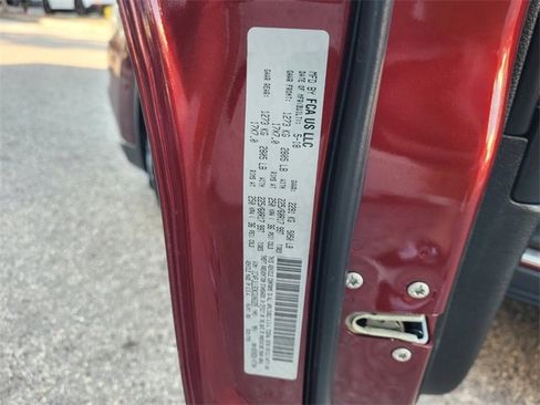 Certified 2019 Jeep Cherokee Latitude Plus w/ Comfort/Convenience Group image 20