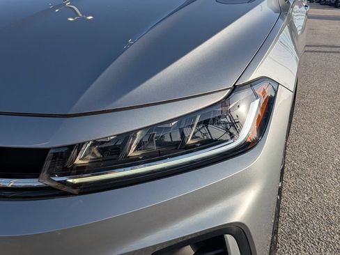 Used 2025 Volkswagen Jetta SE w/ Sunroof Package FWD image 7