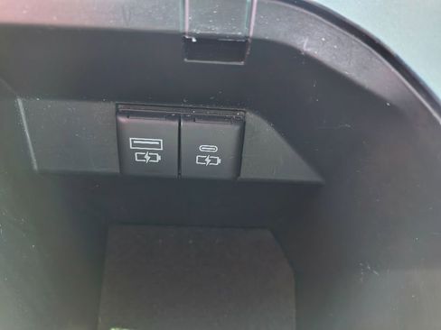 Used 2023 Toyota Camry SE image 25