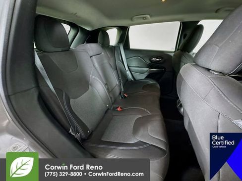 Used 2019 Jeep Cherokee Latitude w/ Cold Weather Group image 30