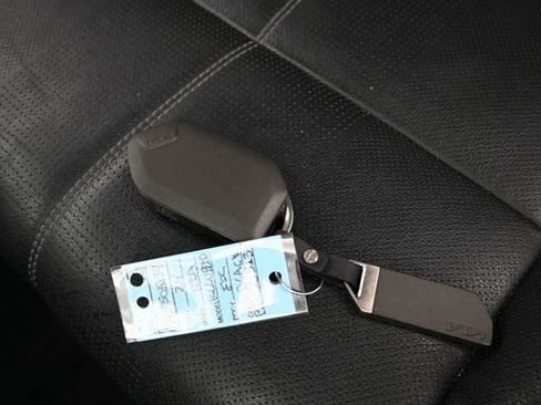 Used 2024 Kia Telluride EX image 19