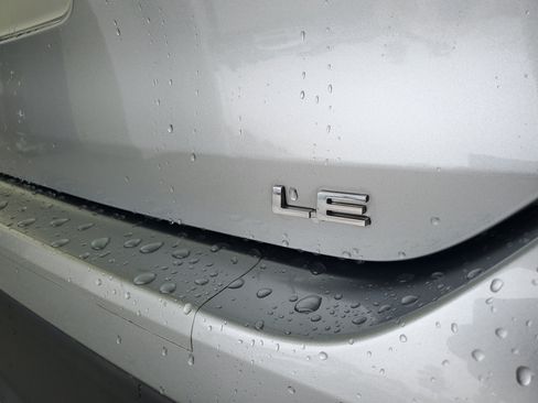 Used 2023 Toyota Highlander LE FWD image 8