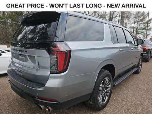 Used 2025 Chevrolet Suburban Z71 image 3