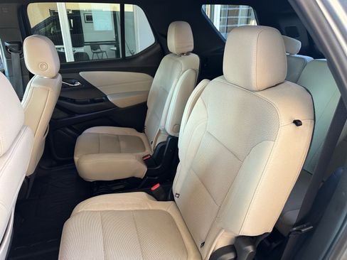 Used 2023 Chevrolet Traverse LT image 23