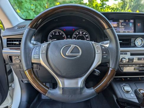 Used 2015 Lexus ES 350 w/ Luxury Package FWD image 15