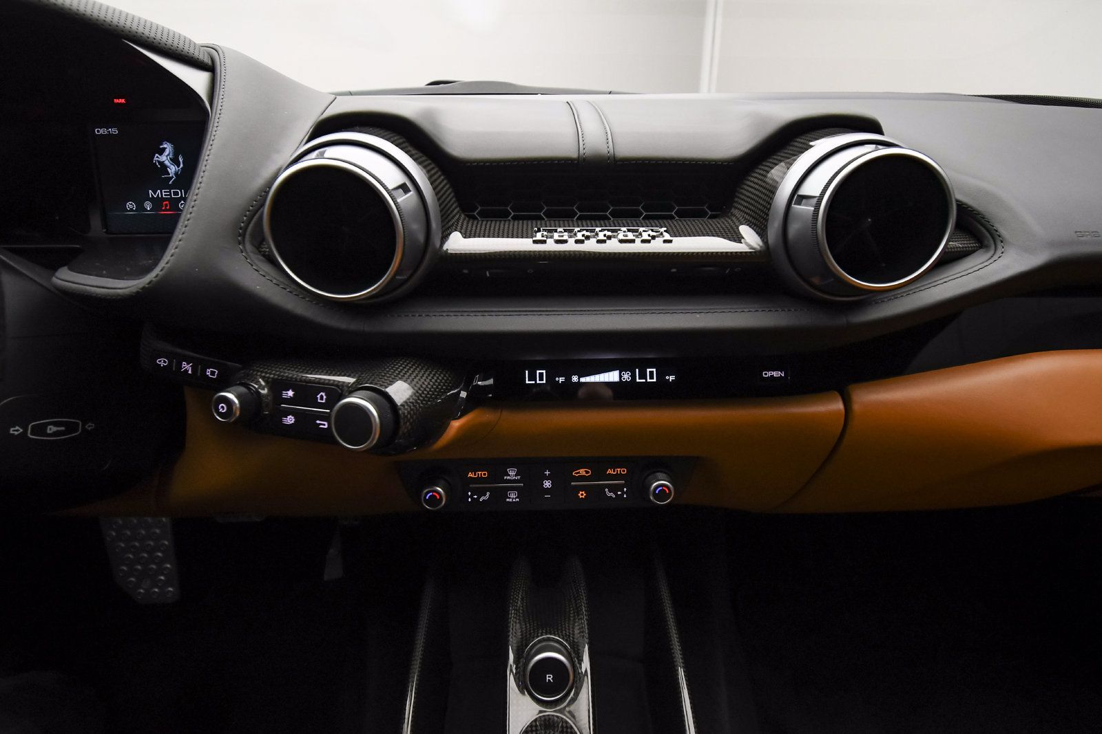 Used 2018 Ferrari 812 Superfast RWD image 27