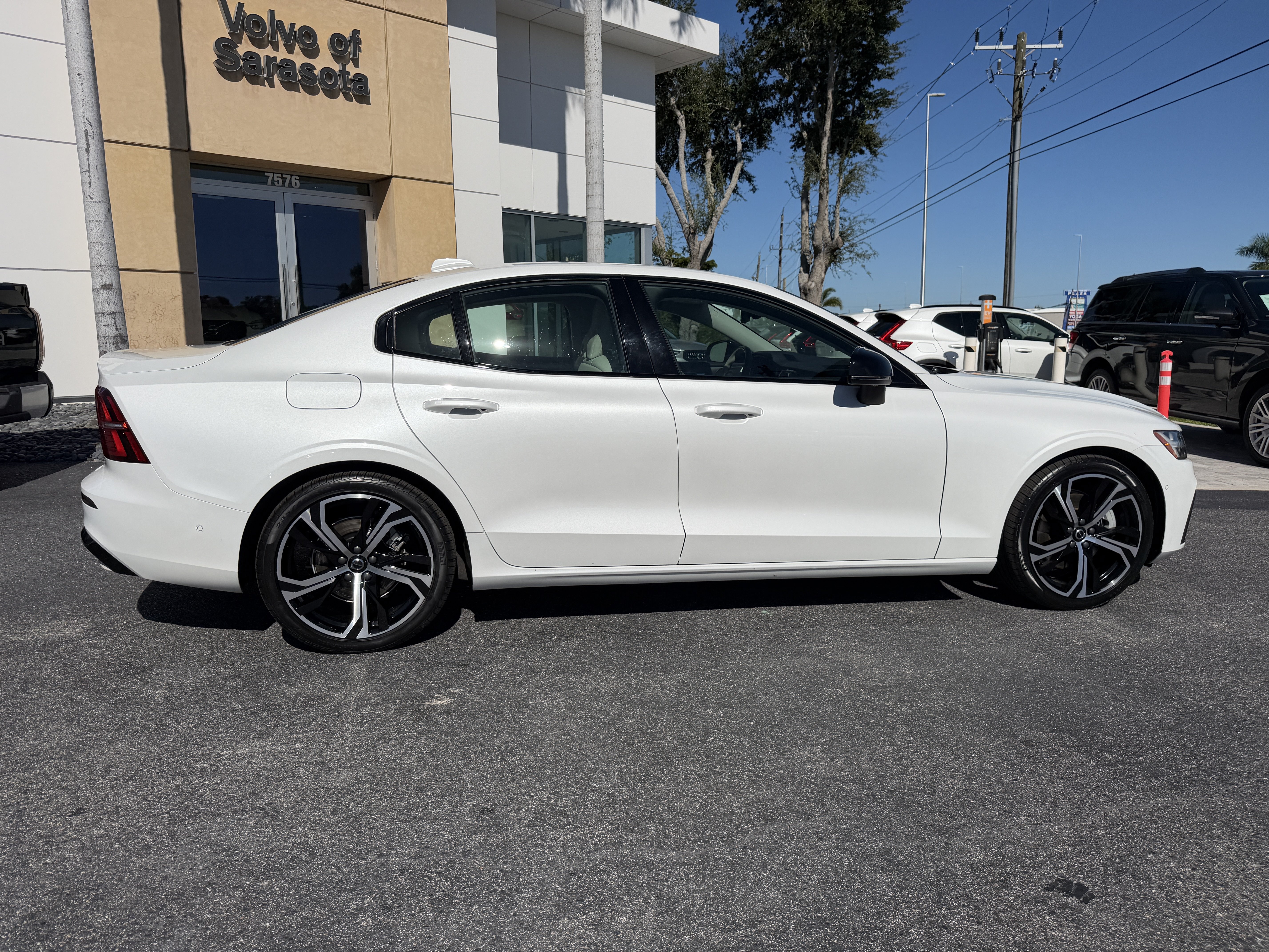 Certified 2024 Volvo S60 B5 Plus AWD/4WD image 2