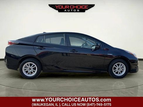 Used 2018 Toyota Prius Three FWD image 6
