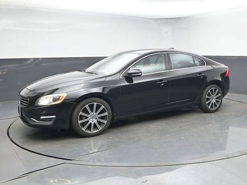 Used 2018 Volvo S60 T5 Inscription Platinum w/ Climate Package image 4