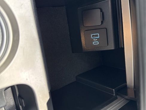 Used 2021 Ford Explorer XLT w/ Equipment Group 202A image 17