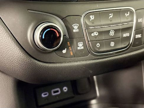 Used 2024 Chevrolet Equinox LT FWD image 44