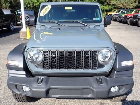 Used 2024 Jeep Wrangler Unlimited Sport AWD/4WD image 10