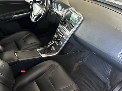 Used 2016 Volvo XC60 T5 Premier w/ Proximity Package FWD image 17