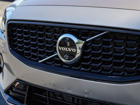 Used 2024 Volvo S60 B5 Plus image 3